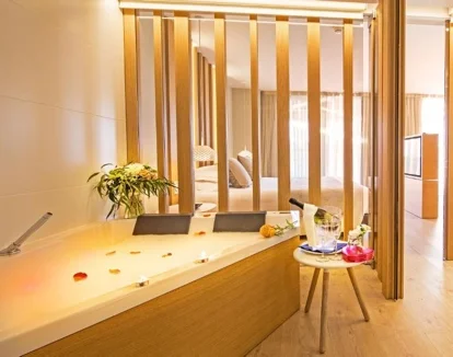 La Suite Deluxe con vistas al mar muy romántica para disfrutar de una noche en pareja.