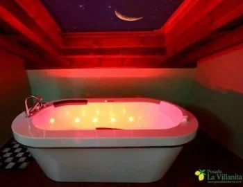 Foto de la Suite Deluxe con bañera de hidromasaje con jacuzzi privado.