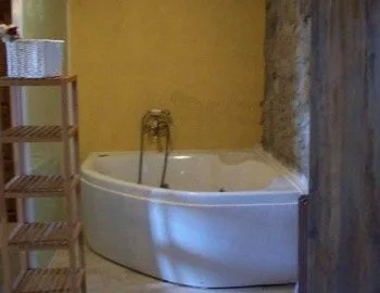 Hidromasaje en la Suite con bañera de hidromasaje para una estancia muy especial o aniversario de bodas.