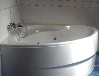 Jacuzzi privado que puedes encontrar en la Suite con bañera de hidromasaje