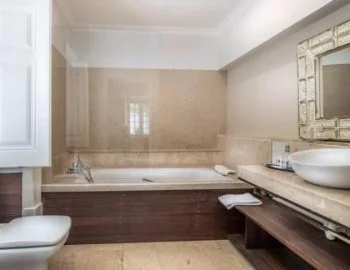 Hidromasaje en la Habitación Doble Deluxe para una estancia muy especial o aniversario de bodas.