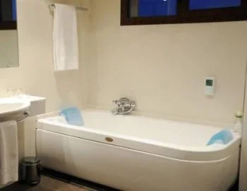 Hidromasaje en la Suite para una estancia muy especial o aniversario de bodas.
