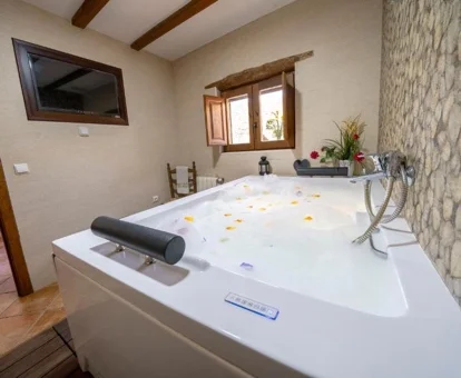 jacuzzi privado de la habitacion Reul Alto Almeria