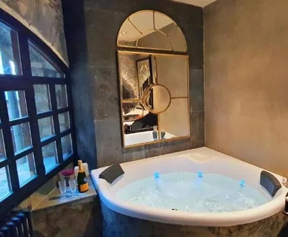 jacuzzi en la habitacion del Hotel Rincon de Usana