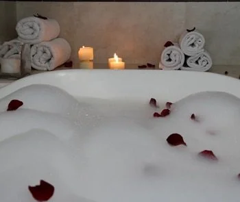 Foto del jacuzzi que puedes encontrar en la Suite con cama extragrande.