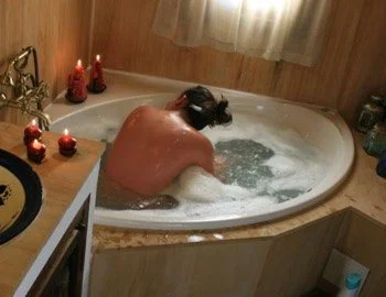 El jacuzzi que encuentras en la Habitación Superior con cama grande.