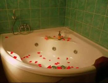 jacuzzi en la habitacion