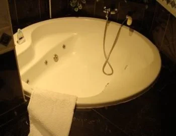 jacuzzi de la habitacion Superior Hotel San Antonio en Ávila