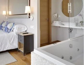 Foto del jacuzzi en la Suite con bañera de hidromasaje.
