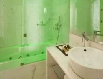 Foto de la Suite con vistas a la calle para una velada romántica con jacuzzi incluido.