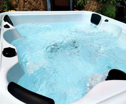 casa rural de 2 dormitorios (4 adultos) para disfrutar con tu pareja de un jacuzzi privado.