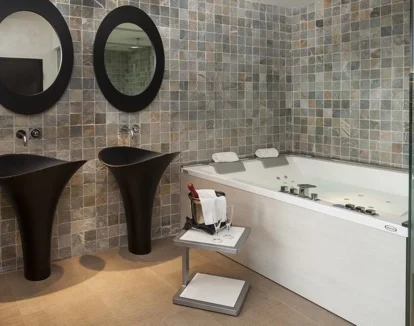 Jacuzzi en la habitación