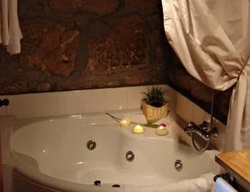 suite duplex con jacuzzi del hotel Posada Real