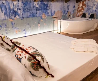 bañera de hidromasaje en la suite