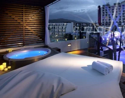 suite con terraza privada con jacuzzi