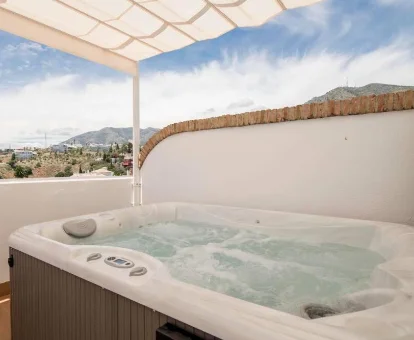terraza con jacuzzi privado