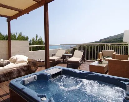 terraza con jacuzzi privado