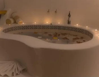 Foto de el Apartamento de 1 dormitorio con vistas al jardín con jacuzzi privado.