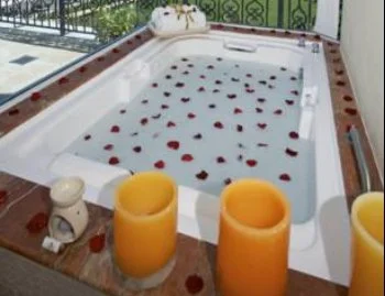 Disfruta de la Suite Junior Royal - frente al océano con tu pareja.
