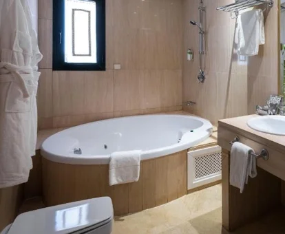 La Habitación Doble Superior con bañera de hidromasaje.