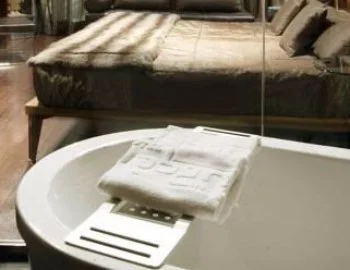 Foto de la la Suite donde se encuentra la bañera de hidromasaje.