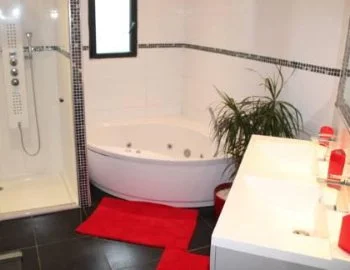 El jacuzzi que encuentras en la Villa Deluxe.