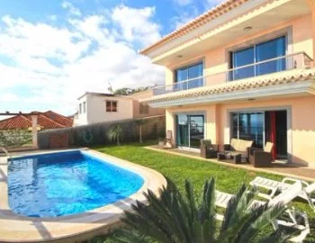 Hidromasaje en la Villa con piscina privada para una estancia muy especial o aniversario de bodas.