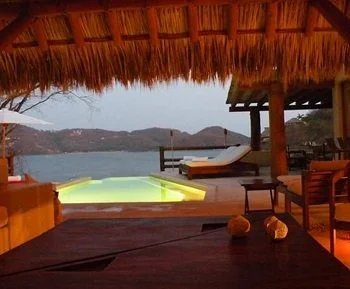 La Villa con vistas al mar y foto de la bañera de hidromasaje que puedes disfrutar.
