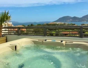 Hidromasaje en el Apartamento Ático para una estancia muy especial o aniversario de bodas.