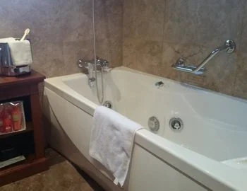 Interior de la Suite donde tienes bañera de hidromasaje.