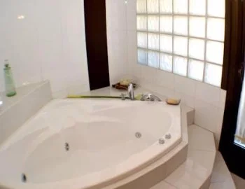 Jacuzzi privado que puedes encontrar en la Suite