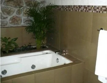 El jacuzzi que encuentras en la Suite Superior.