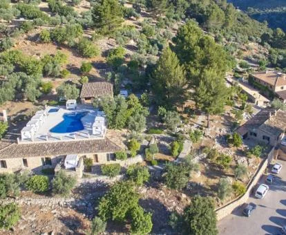 Precioso hotel con encanto rodeado de un bello paraje natural.