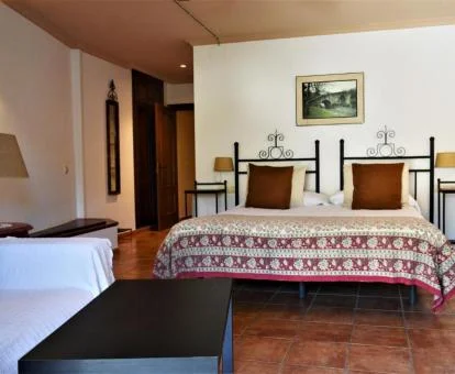 Una de las cómodas habitaciones de estilo tradicional de este hotel rural.