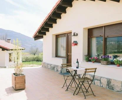 Casa de un dormitorio con zona exterior de este acogedor establecimiento rural.