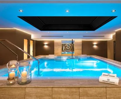 Zona de aguas del centro de bienestar del hotel.