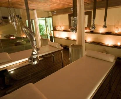 Acogedora sala para masajes y tratamientos del spa del hotel.