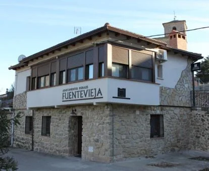 Edificio de piedra de este establecimiento rural de apartamentos independientes.