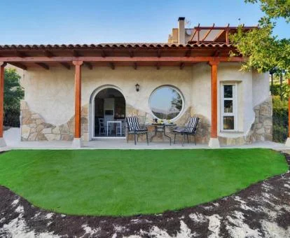 Esta casa independiente con jacuzzi privado ideal para parejas.