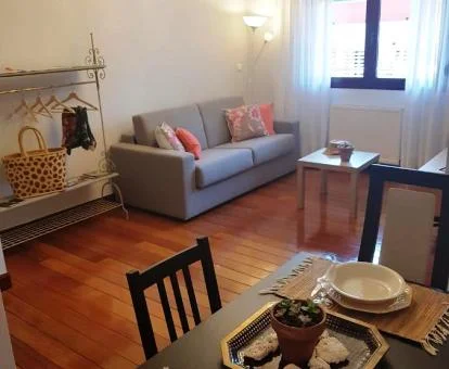 Interior de este acogedor apartamento en la playa con jacuzzi privado.