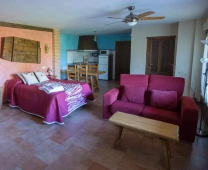 Interior de uno de los acogedores apartamentos rurales del alojamiento.