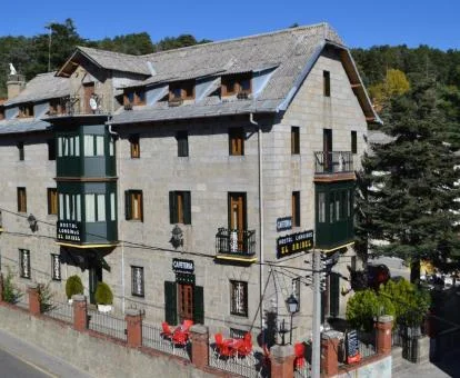Hermoso edificio de este hotel acogedor perfecto para disfrutar del turismo rural.