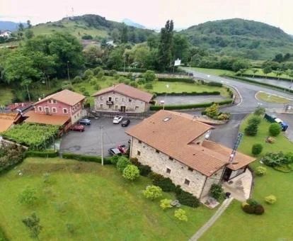 Hotel rural ubicado en una zona tranquila rodeada de naturaleza.