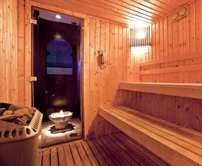 Relajante sauna de las instalaciones de bienestar del hotel.