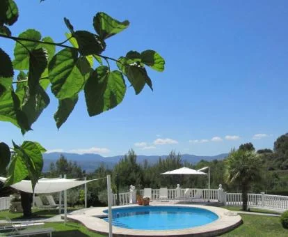 Zona exterior de este hotel solo para adultos con vistas a la naturaleza.