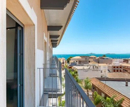 Balcones con vistas al mar de este hotel romántico.