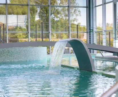 Zona de aguas de las instalaciones de bienestar de este precioso balneario.