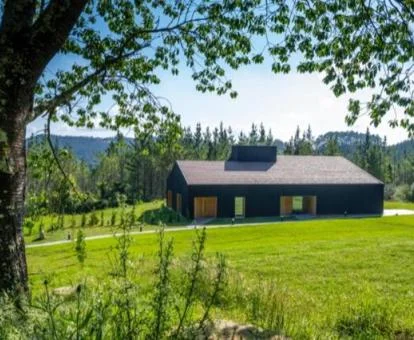Edificio de este hermoso establecimiento rural en un tranquilo entorno para descansar y disfrutar de la vida en el campo.