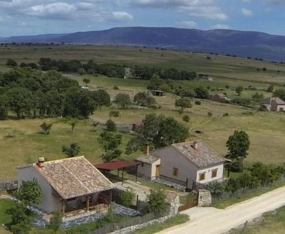 Coquetas casas rurales de este establecimiento en un tranquilo entorno natural.