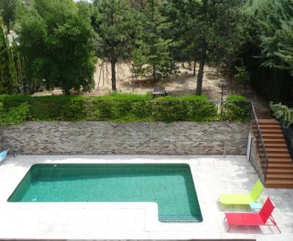 Piscina exterior de este bed and breakfast solo para adultos.